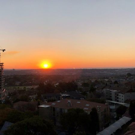 יוהנסבורג Sandton Skye Suites מראה חיצוני תמונה