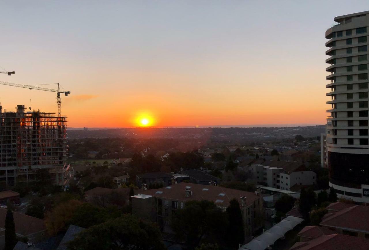 יוהנסבורג Sandton Skye Suites מראה חיצוני תמונה