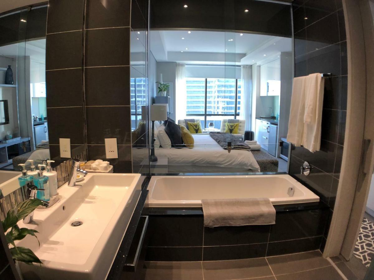 יוהנסבורג Sandton Skye Suites מראה חיצוני תמונה